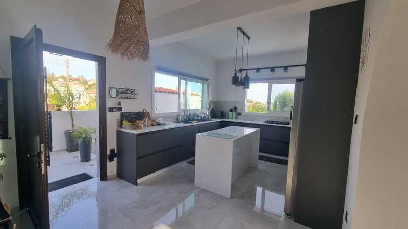 3-bedroom villa for sale: https://www.bazaraki.com/adv/5795051_3-bedroom-villa-for-sale (www.bazaraki.com)