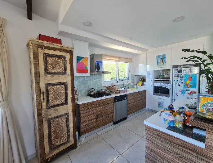 6-bedroom villa in Paphos № 153166: https://dom.com.cy/en/catalog/sale/153166/ (dom.com.cy)