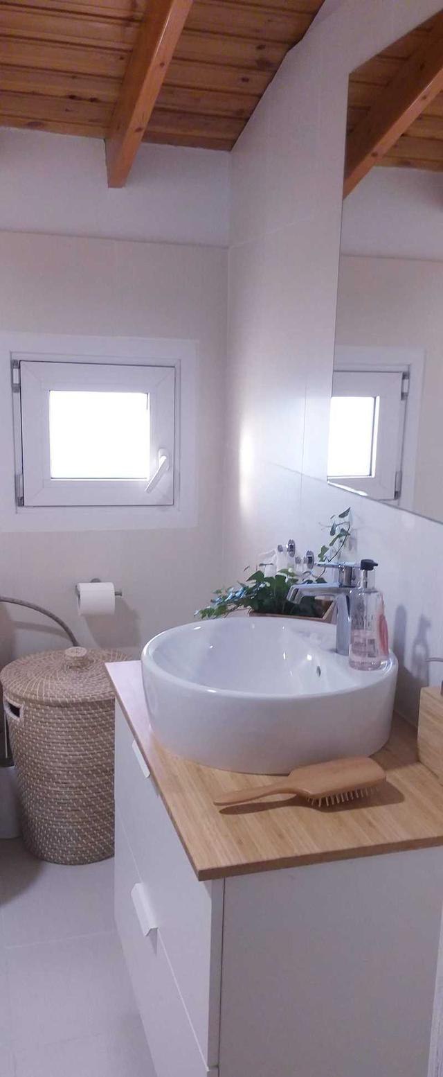 A beautiful spacious master bedroom with a small living room available for long: https://www.bazaraki.com/adv/5790929_a-beautiful-spacious-master-bedroom-with-a-small-living-room-available-for-long (www.bazaraki.com)