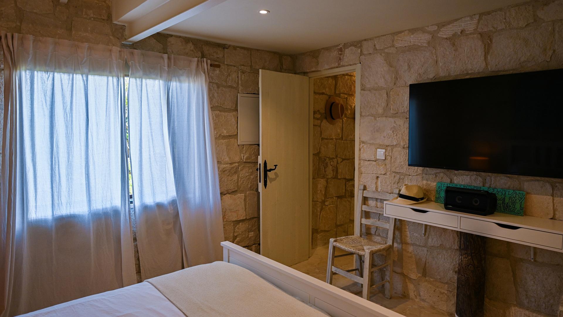 6-bedroom villa in Larnaca № 153177: https://dom.com.cy/en/catalog/sale/153177/ (dom.com.cy)