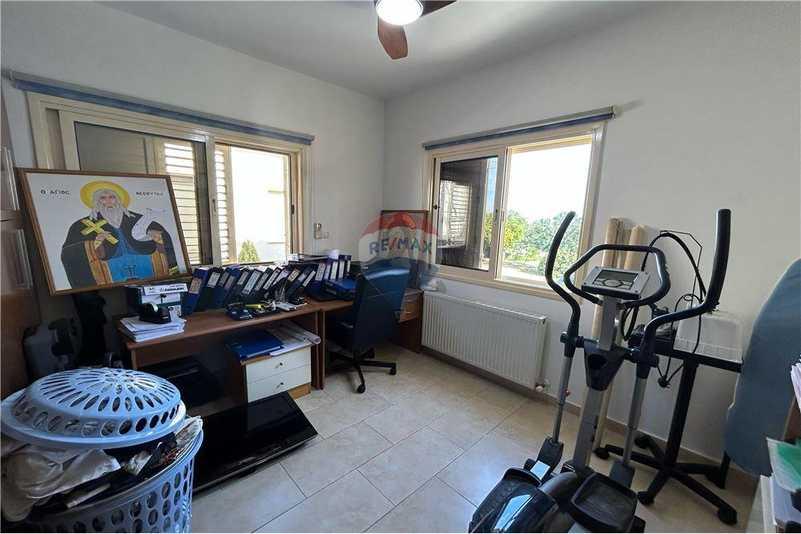 4-bedroom detached house for sale: https://www.bazaraki.com/adv/5797865_4-bedroom-detached-house-for-sale (www.bazaraki.com)
