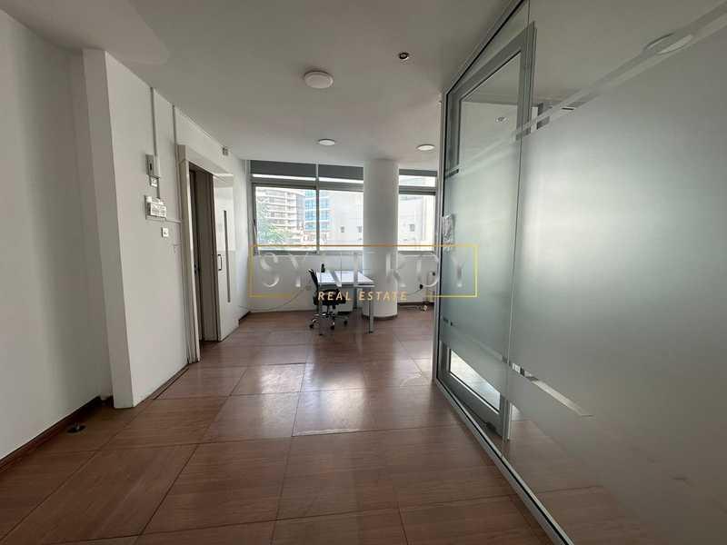 Modern office in city center: https://www.bazaraki.com/adv/5786413_modern-office-in-city-center (www.bazaraki.com)