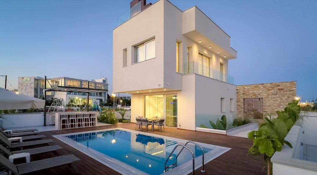 New 4-bedroom villa in Famagusta № 152536: https://dom.com.cy/en/catalog/sale/152536/ (dom.com.cy)