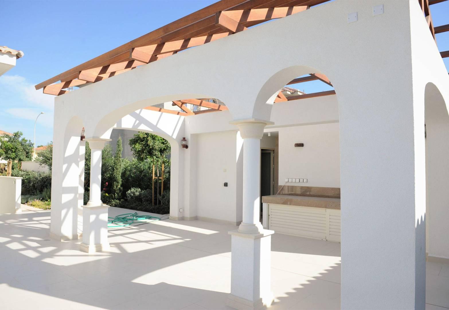 New 5-bedroom villa in Larnaca № 153399: https://dom.com.cy/en/catalog/sale/153399/ (dom.com.cy)
