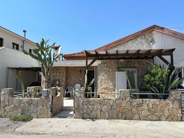3-bedroom semi-detached for sale: https://www.bazaraki.com/adv/5794778_3-bedroom-semi-detached-for-sale (www.bazaraki.com)