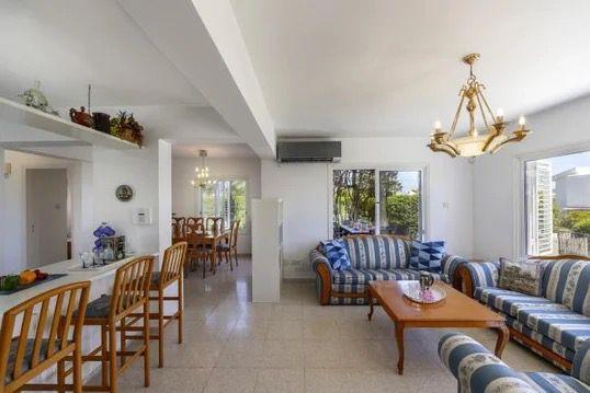 4-bedroom house in Famagusta № 152817: https://dom.com.cy/en/catalog/sale/152817/ (dom.com.cy)