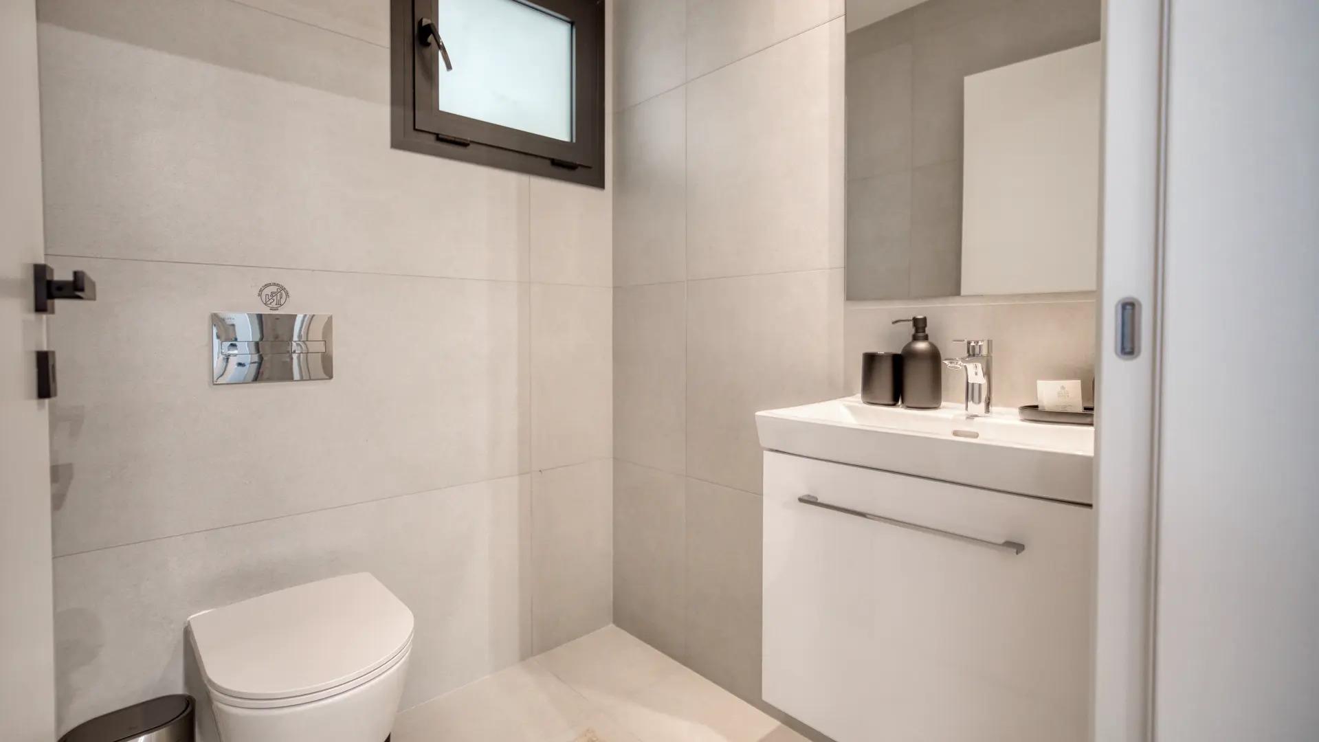 2-bedroom flat in Limassol №153723: https://dom.com.cy/en/catalog/rent/153723/ (dom.com.cy)