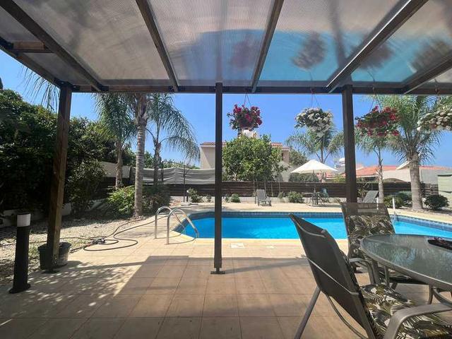 4-bedroom villa to rent: https://www.bazaraki.com/adv/5793414_4-bedroom-villa-to-rent (www.bazaraki.com)