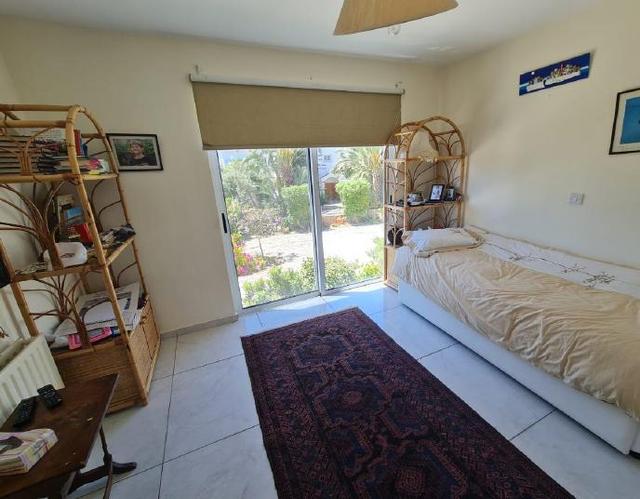 6-bedroom villa in Paphos № 153166: https://dom.com.cy/en/catalog/sale/153166/ (dom.com.cy)
