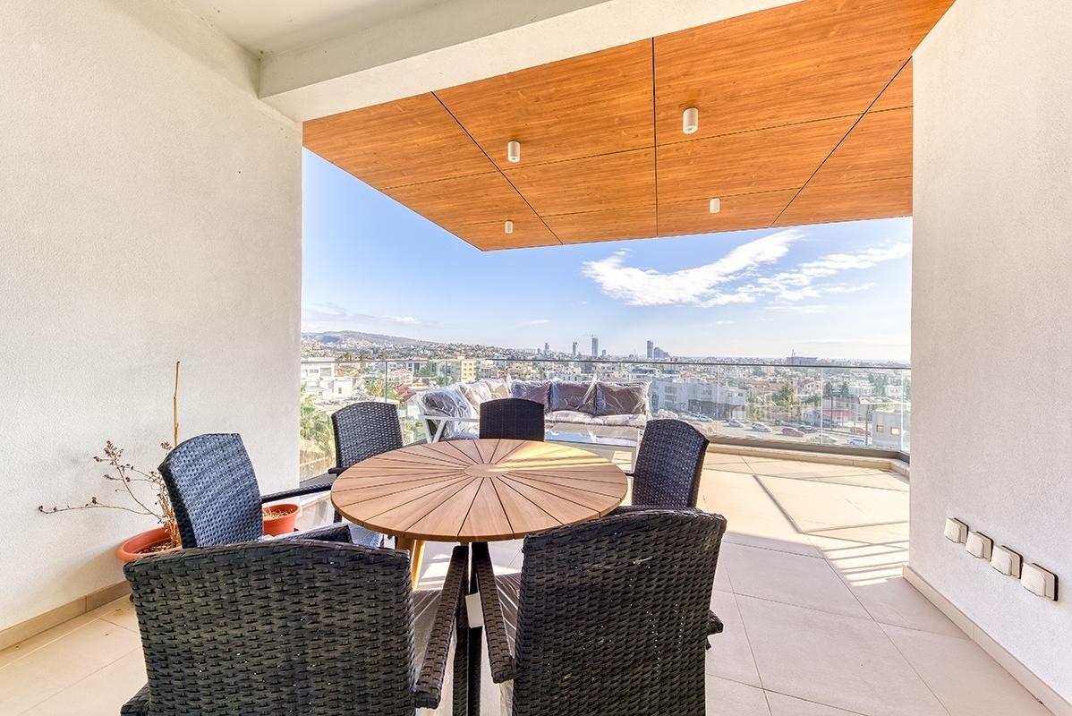 4-bedroom penthouse in Limassol №150196: https://dom.com.cy/en/catalog/rent/150196/ (dom.com.cy)