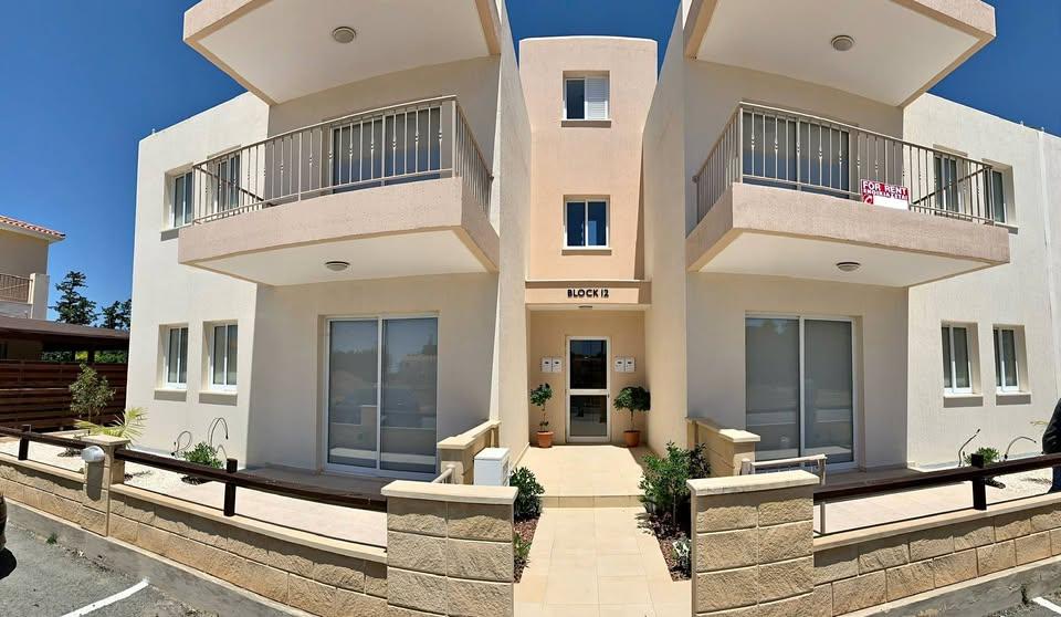 For rent two bedroom apartment ground floors: https://www.facebook.com/marketplace/item/993179446338297 (www.facebook.com)