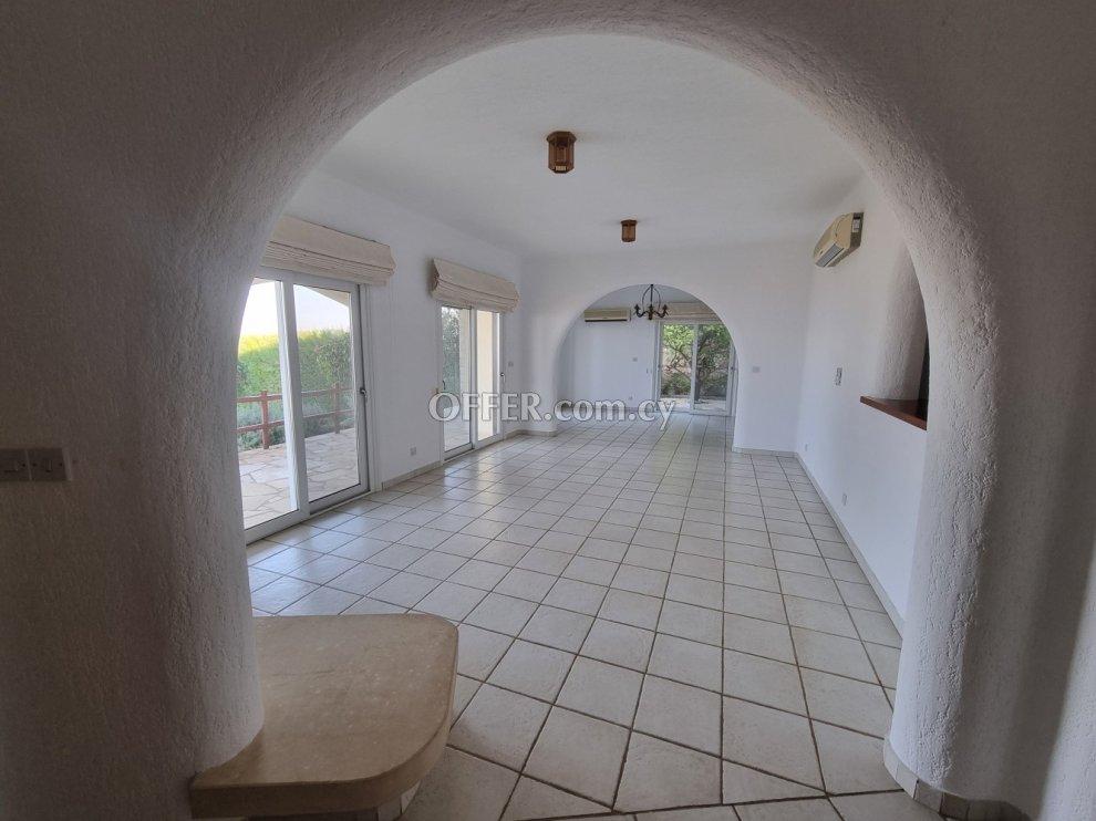 4-bedroom Detached Villa 321 sqm in Tala: https://www.offer.com.cy/en/4-bedroom-detached-villa-321-sqm-in-tala/21-816029/ (www.offer.com.cy)