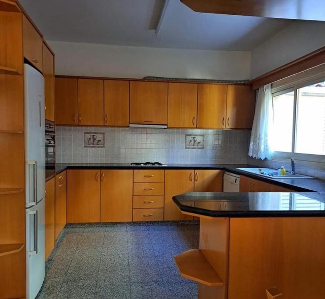 4-bedroom house in Limassol №153459: https://dom.com.cy/en/catalog/rent/153459/ (dom.com.cy)