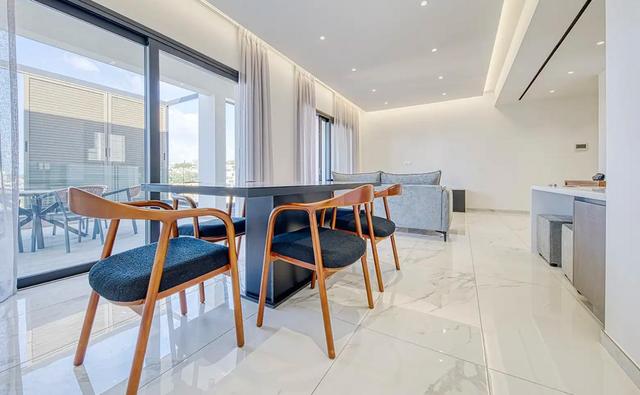 3-bedroom penthouse in Limassol №152662: https://dom.com.cy/en/catalog/rent/152662/ (dom.com.cy)