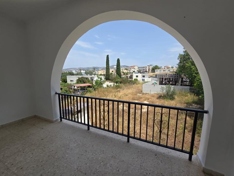 3 Beds 2 Baths House: https://www.facebook.com/marketplace/item/622762424144560 (www.facebook.com)