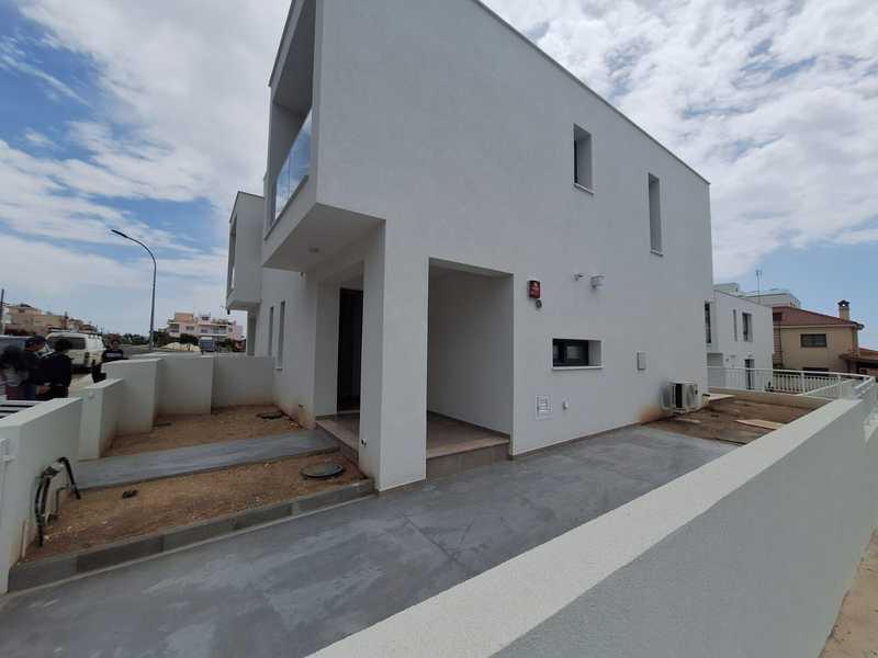 3-bedroom villa to rent: https://www.bazaraki.com/adv/5794727_3-bedroom-villa-to-rent (www.bazaraki.com)