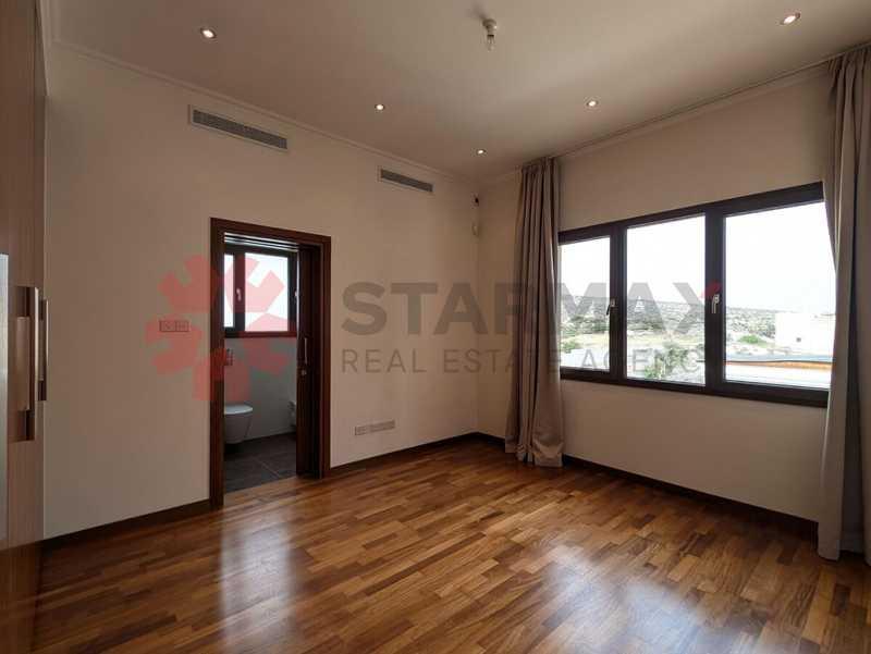 5-bedroom villa for sale: https://www.bazaraki.com/adv/5799652_5-bedroom-villa-for-sale (www.bazaraki.com)