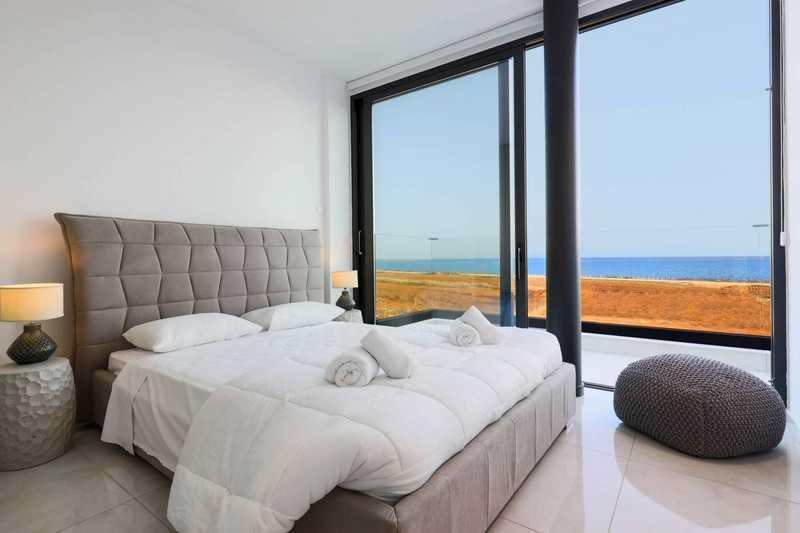 5-bedroom villa for sale: https://www.bazaraki.com/adv/5787578_5-bedroom-villa-for-sale (www.bazaraki.com)