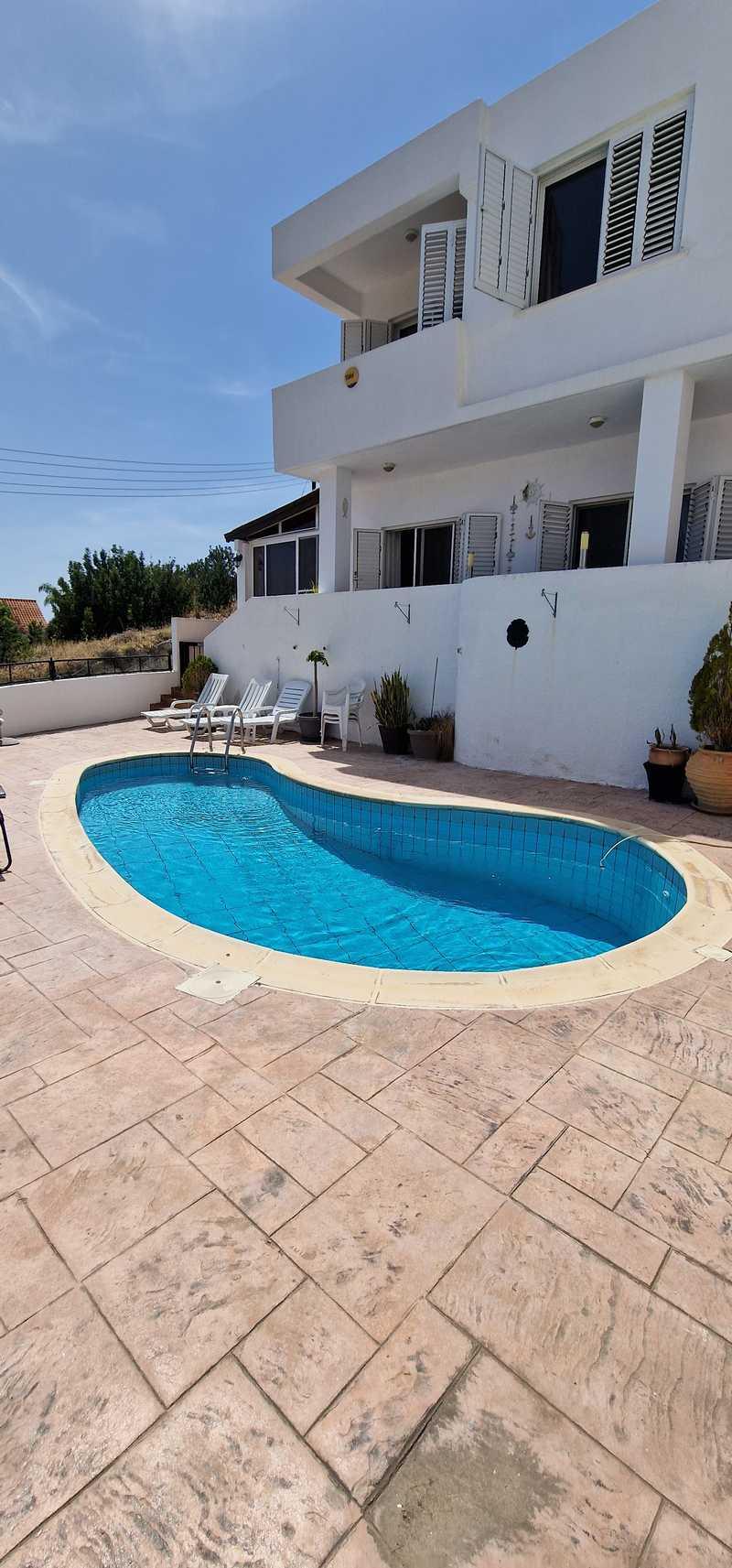 3-bedroom maisonette to rent: https://www.bazaraki.com/adv/5787942_3-bedroom-maisonette-to-rent (www.bazaraki.com)
