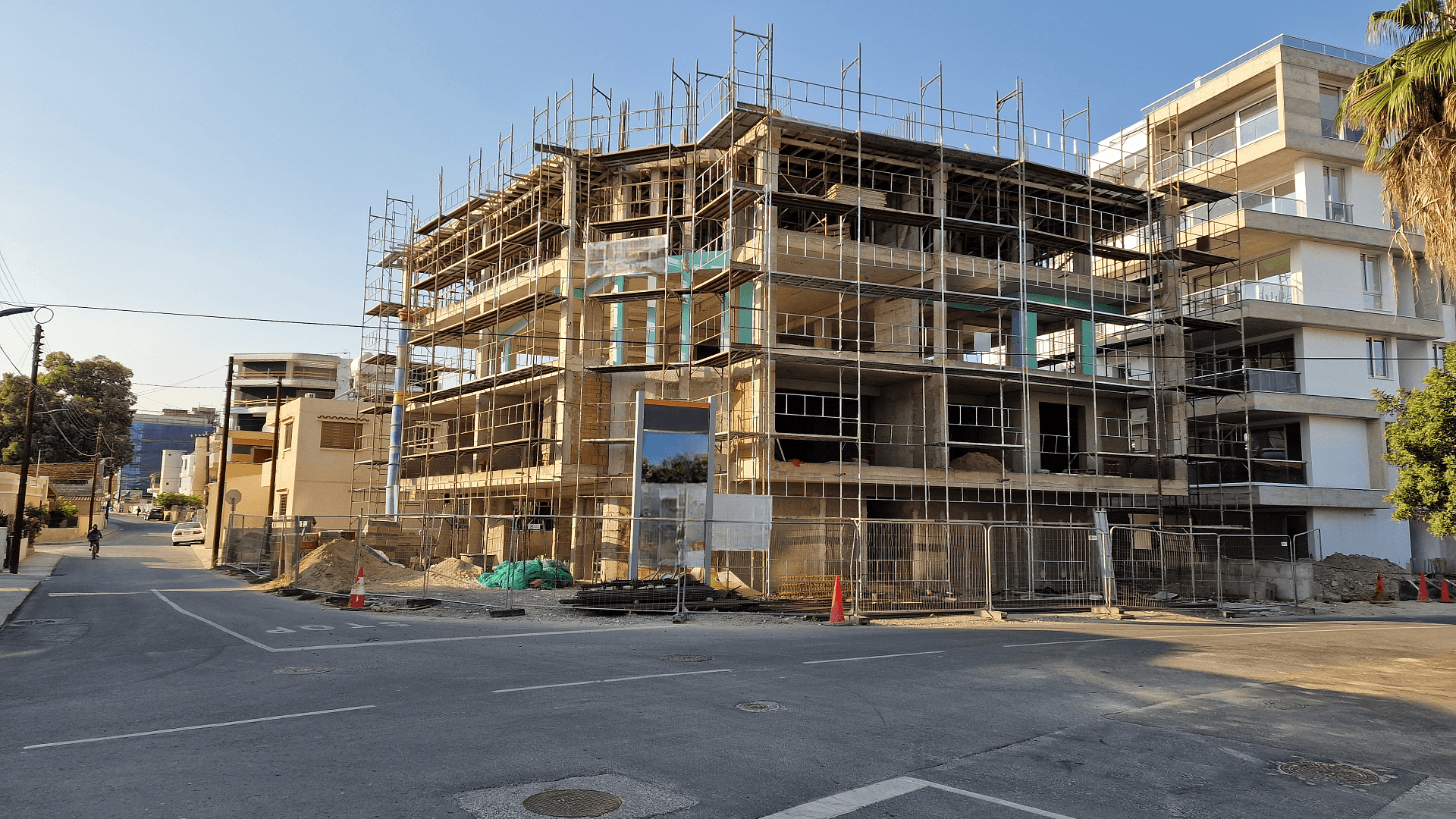New 4-bedroom penthouse in Larnaca № 153338: https://dom.com.cy/en/catalog/sale/153338/ (dom.com.cy)