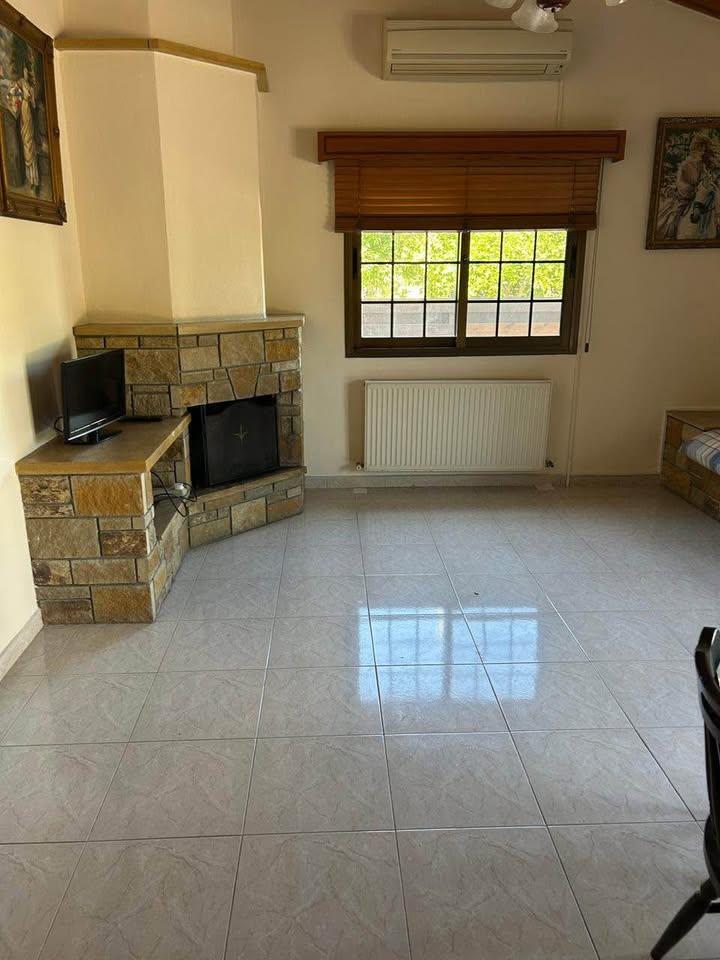 Bungalow for rent: https://www.facebook.com/marketplace/item/1003925698604558 (www.facebook.com)