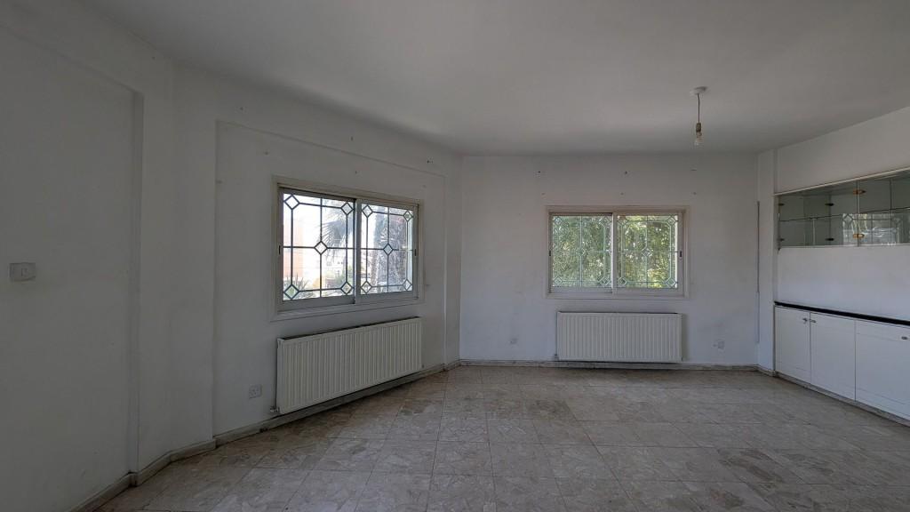 Residential Building 362 SQM For Sale: https://www.zyprus.com/property/39148/9-bedrooms-building-residential-building-in-kaimakli-nicosia (www.zyprus.com)