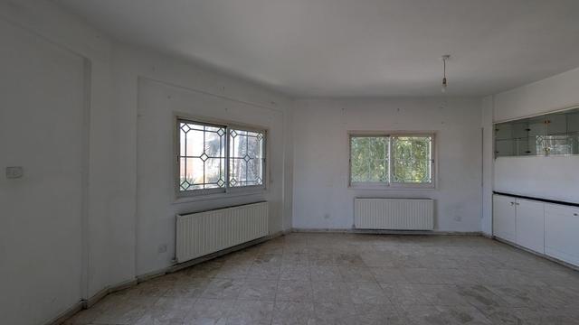 Residential Building 362 SQM For Sale: https://www.zyprus.com/property/39148/9-bedrooms-building-residential-building-in-kaimakli-nicosia (www.zyprus.com)
