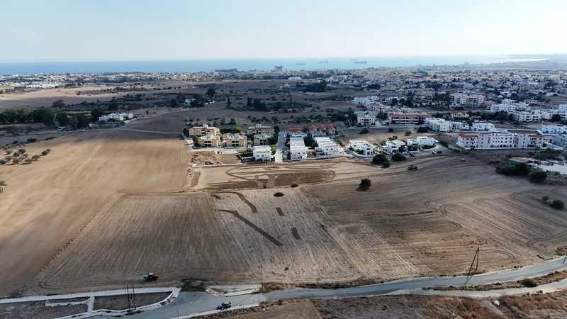 Residential land 270 m²: https://www.bazaraki.com/adv/5794669_residential-land-270-m2 (www.bazaraki.com)