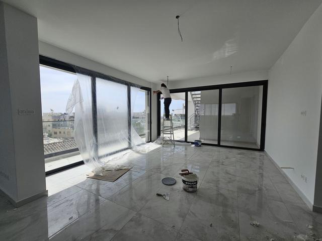 New 3-bedroom penthouse in Limassol №153683: https://dom.com.cy/en/catalog/rent/153683/ (dom.com.cy)