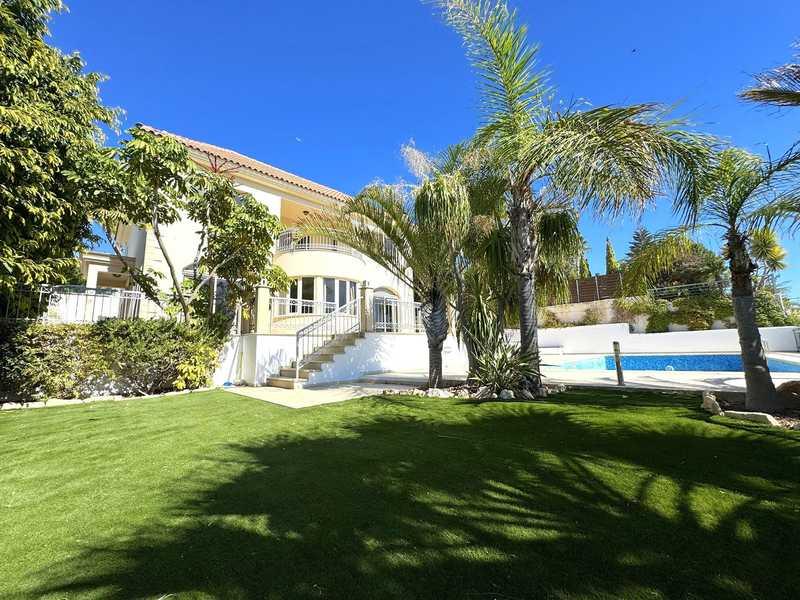 5-bedroom villa to rent: https://www.bazaraki.com/adv/5787703_5-bedroom-villa-to-rent (www.bazaraki.com)
