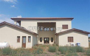 5 Bedroom House in Nisou, Nicosia: https://www.offer.com.cy/en/5-bedroom-house-in-nisou-nicosia/21-816557/ (www.offer.com.cy)