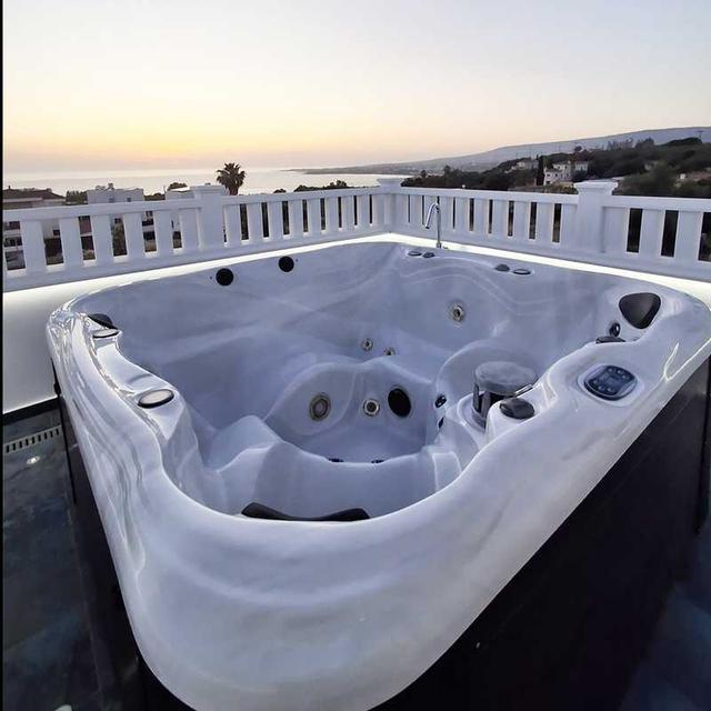 2-bedroom villa to rent: https://www.bazaraki.com/adv/5795405_2-bedroom-villa-to-rent (www.bazaraki.com)