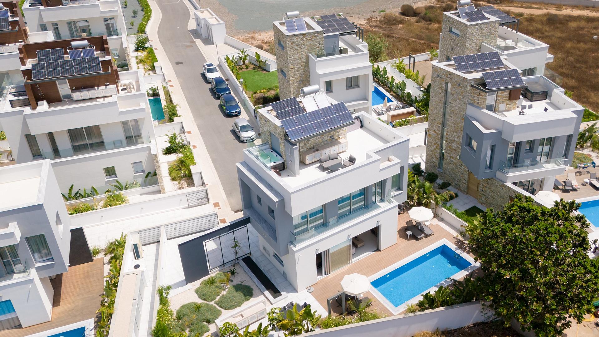 New 4-bedroom villa in Famagusta № 152556: https://dom.com.cy/en/catalog/sale/152556/ (dom.com.cy)