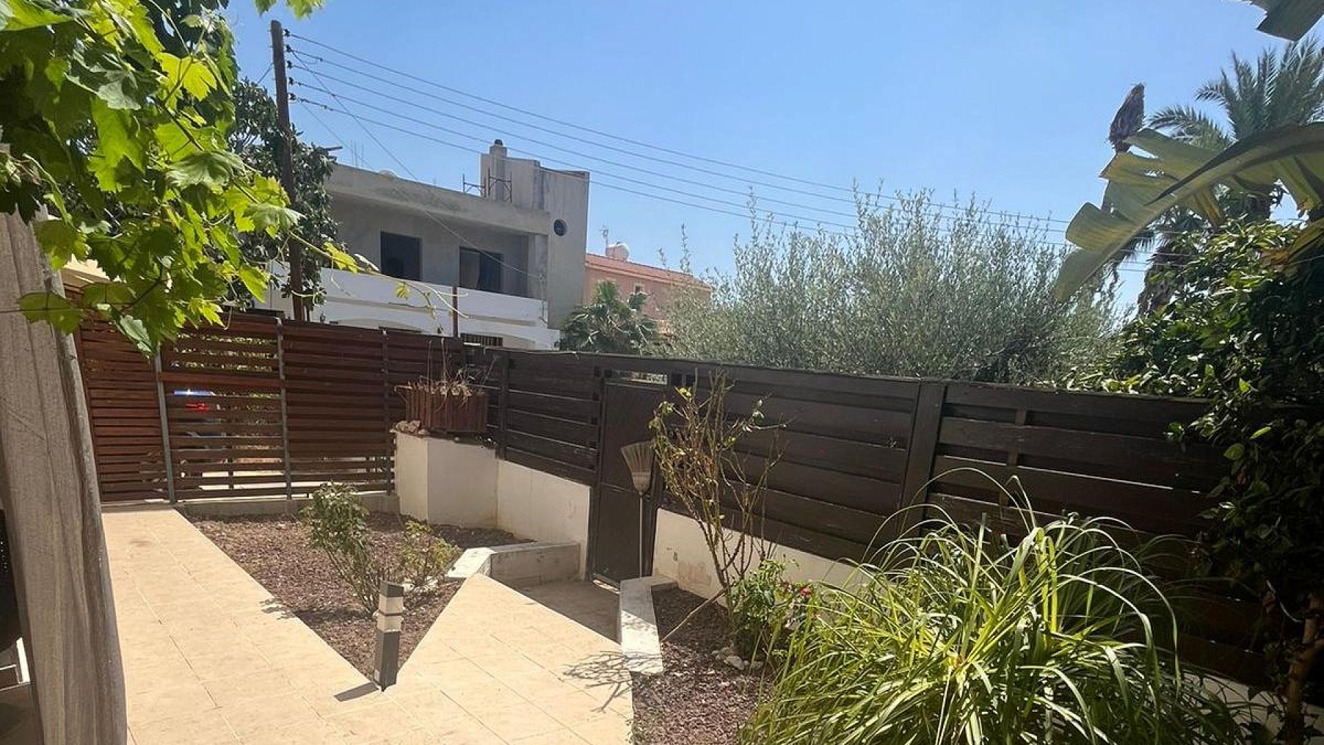 4-bedroom house in Paphos №153688: https://dom.com.cy/en/catalog/rent/153688/ (dom.com.cy)