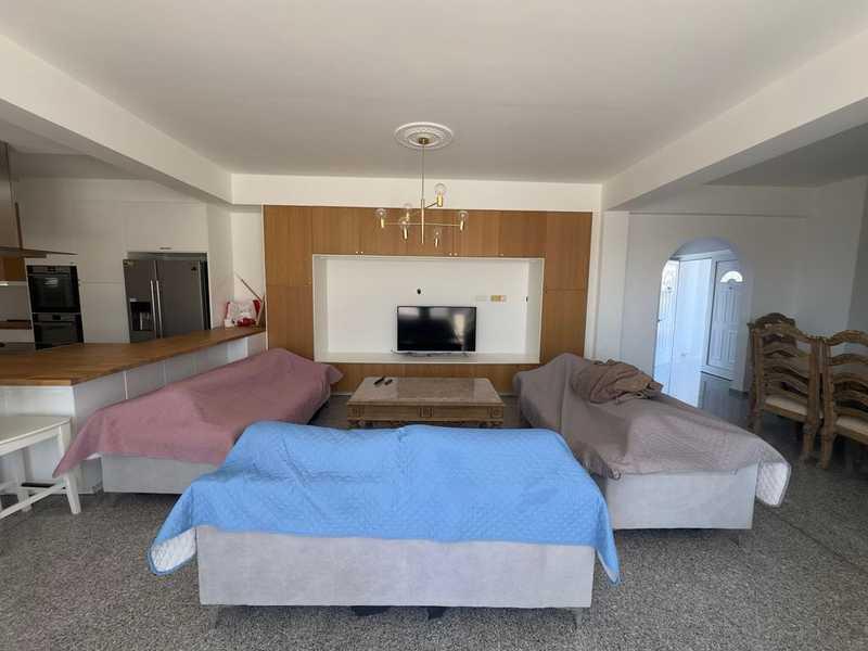 6-bedroom villa to rent: https://www.bazaraki.com/adv/5794250_6-bedroom-villa-to-rent (www.bazaraki.com)
