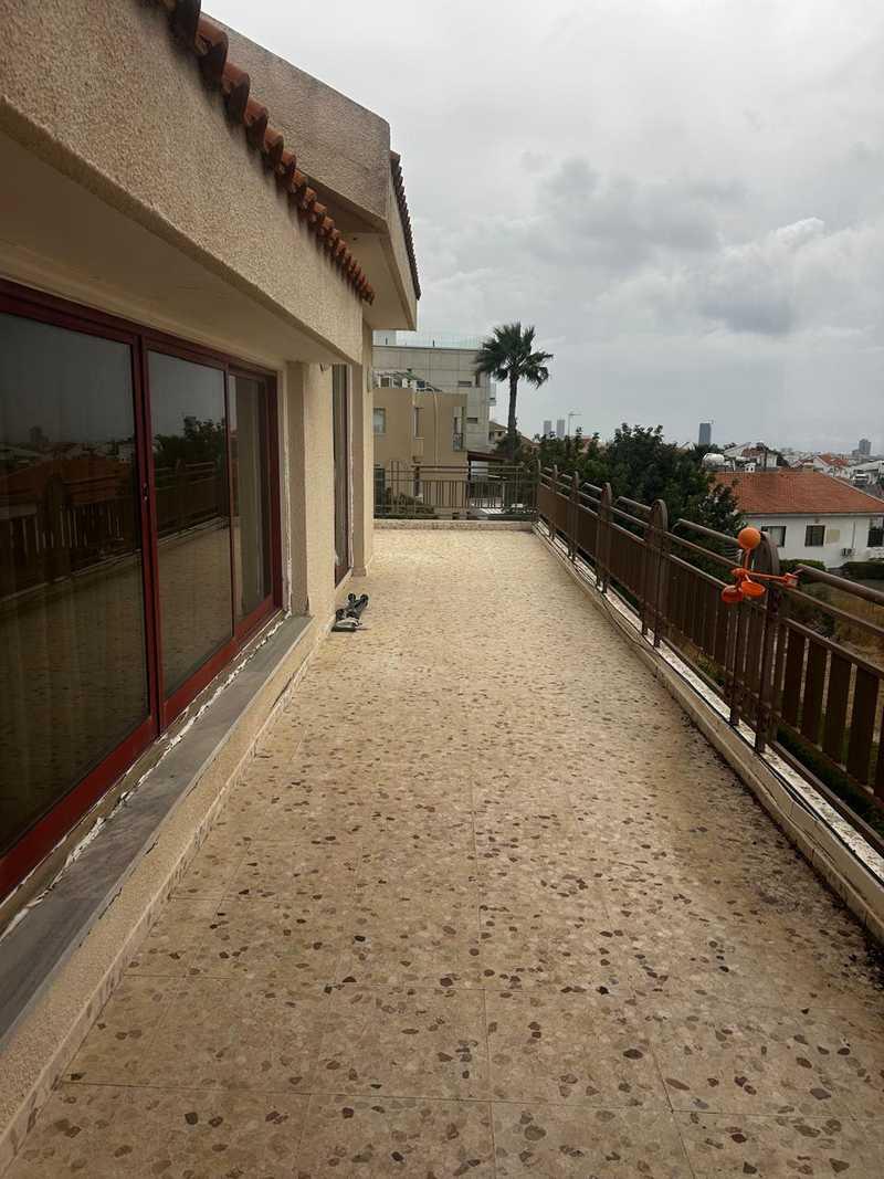 6-bedroom detached house for sale: https://www.bazaraki.com/adv/5797387_6-bedroom-detached-house-for-sale (www.bazaraki.com)