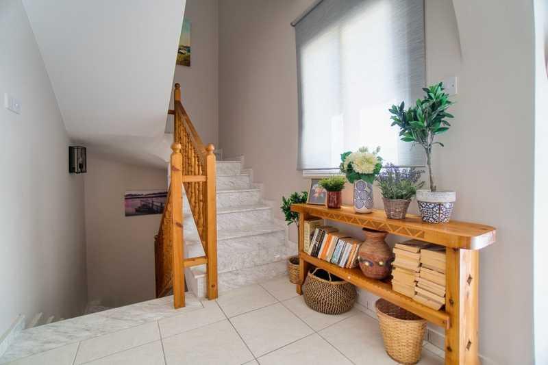 4-bedroom villa to rent: https://www.bazaraki.com/adv/5786421_4-bedroom-villa-to-rent (www.bazaraki.com)
