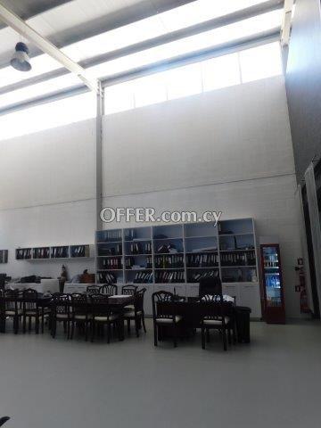 Large Warehouse Of 200 Sq.M. In Latsia: https://www.offer.com.cy/en/large-warehouse-of-200-sq-m-in-latsia/21-629590/ (www.offer.com.cy)