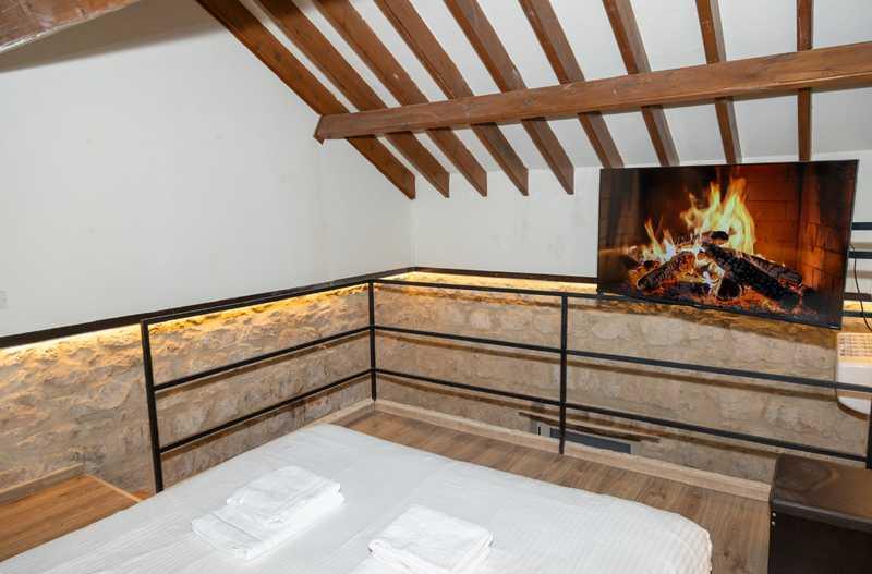 Sente loft suite: https://www.bazaraki.com/adv/5794452_sente-loft-suite (www.bazaraki.com)