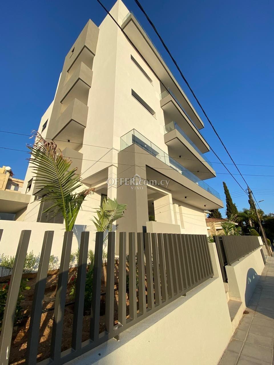 BRAND NEW THREE BEDROOM WHOLE- FLOOR APARTMENT + STUDIO IN PANTHEA: https://www.offer.com.cy/en/brand-new-three-bedroom-whole-floor-apartment-studio-in-panthea/21-816461/ (www.offer.com.cy)