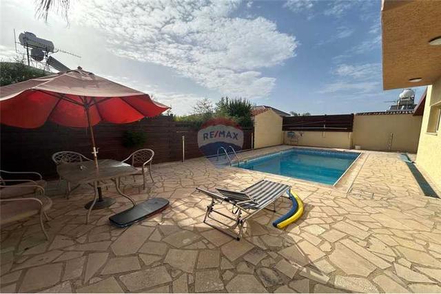 3-bedroom villa for sale: https://www.bazaraki.com/adv/5797862_3-bedroom-villa-for-sale (www.bazaraki.com)
