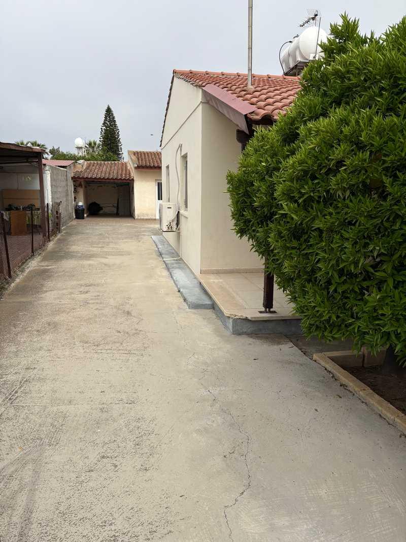 2-bedroom detached house for sale: https://www.bazaraki.com/adv/5793823_2-bedroom-detached-house-for-sale (www.bazaraki.com)