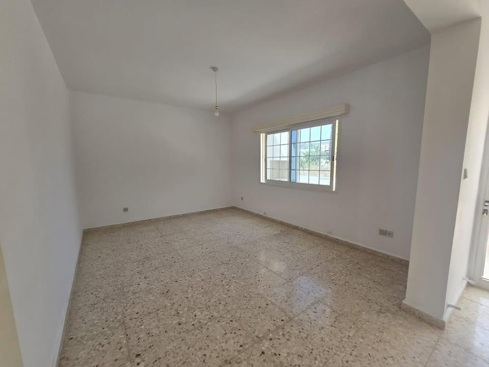 3 Beds 2 Baths House: https://www.facebook.com/marketplace/item/622762424144560 (www.facebook.com)