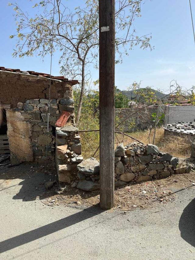 Residential land 379 m²: https://www.bazaraki.com/adv/5793667_residential-land-379-m2 (www.bazaraki.com)