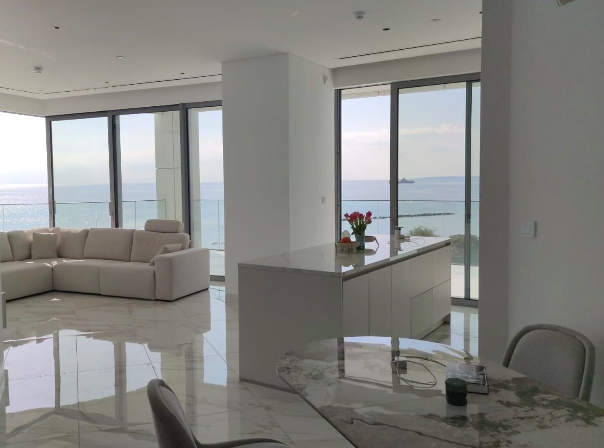 New 2-bedroom apartment in Limassol №152834: https://dom.com.cy/en/catalog/rent/152834/ (dom.com.cy)