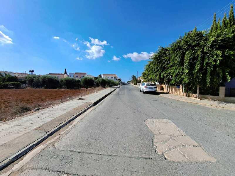Residential land 565 m²: https://www.bazaraki.com/adv/5788876_residential-land-565-m2 (www.bazaraki.com)