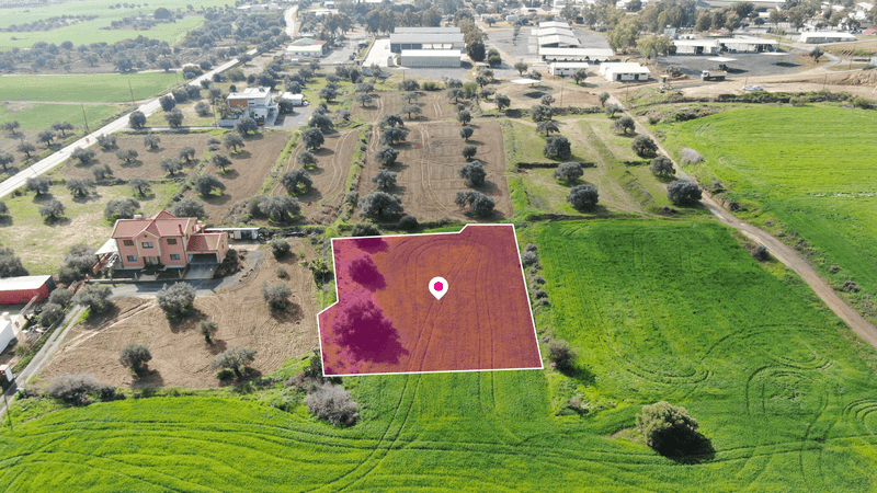 Residential land 1700 m²: https://www.bazaraki.com/adv/5798572_residential-land-1700-m2 (www.bazaraki.com)