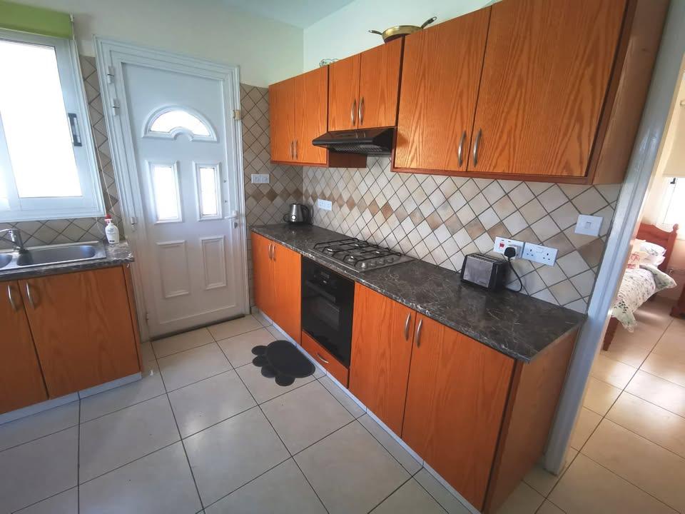 3 beds 3 baths House: https://www.facebook.com/marketplace/item/1168076038336278 (www.facebook.com)
