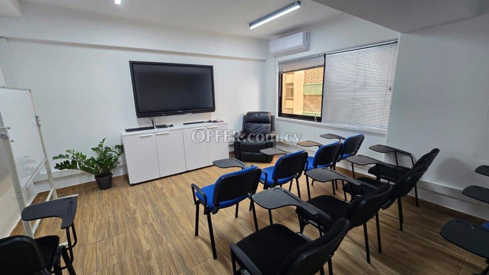 Office for rent in Neapoli, Limassol: https://www.offer.com.cy/en/office-for-rent-in-neapoli-limassol/21-816737/ (www.offer.com.cy)