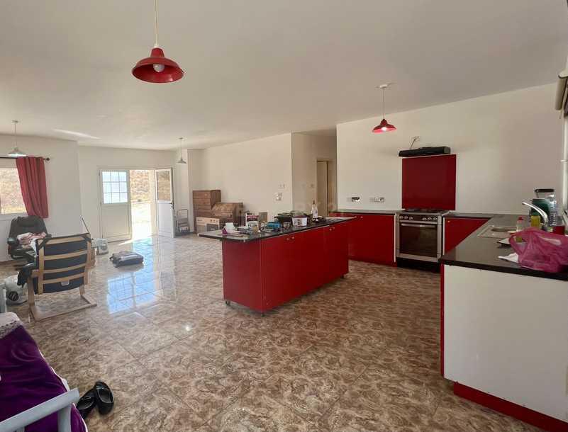 Bungalow in monagroulli, 170 sq.m.: https://www.bazaraki.com/adv/5793280_bungalow-in-monagroulli-170-sq-m (www.bazaraki.com)